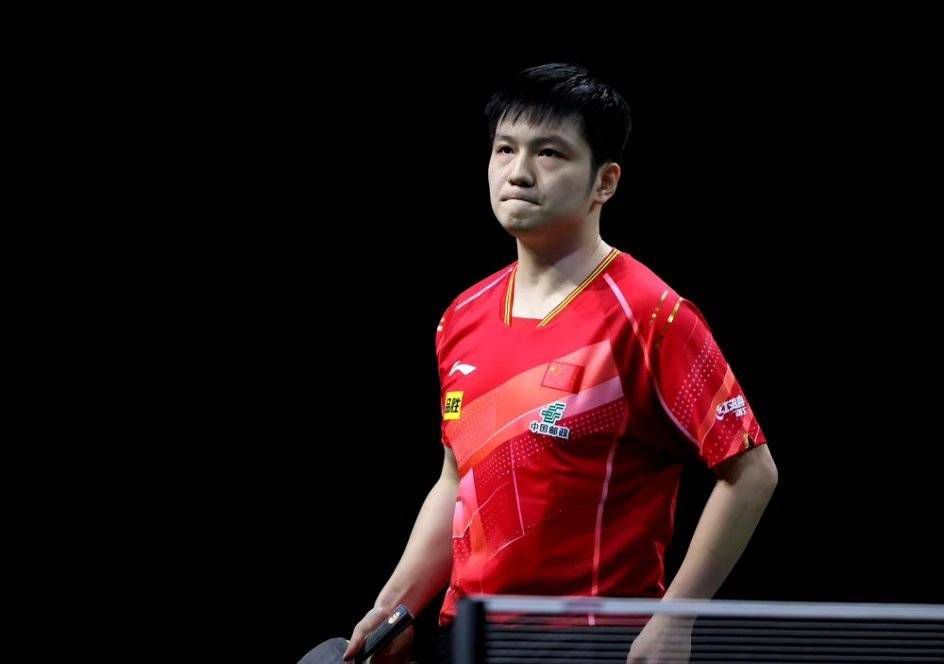 图为：克里斯·库 美K长腿逆天 克里斯汀·斯图尔特登封面刚柔并济 2017-03-02 美K帅翻！