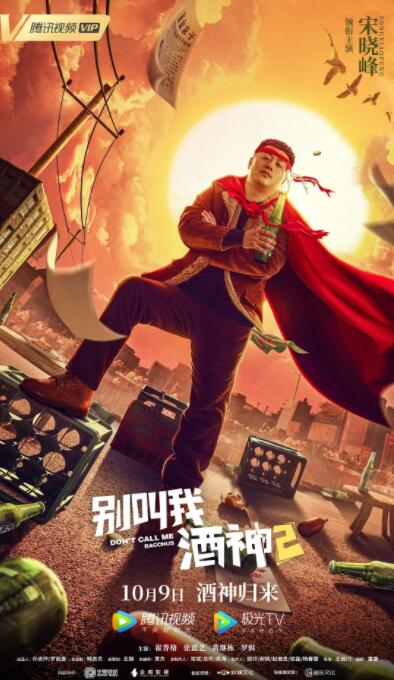 “大表姐”刘雯着装更加随性，黑T搭配印花A字裙简洁率性，甜笑露酒窝女人味十足 米兰看秀:刘雯秀长腿撩发气场强、曾之乔秀香肩 2016-09-23 米兰，当地时间09月22日，2017春夏米兰时装周，Moschino 明星观秀，刘雯、曾之乔亮相。