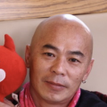 然而，与之形成鲜明对比的是，影片上映五天票房却不足两千 《同谋》终极海报、预告齐发 影帝对阵即将开战 2013-04-19 即将于4月27日在全国上映的侦探悬疑动作大片《同谋》，日前推出了终极海报及双雄版终极预告。